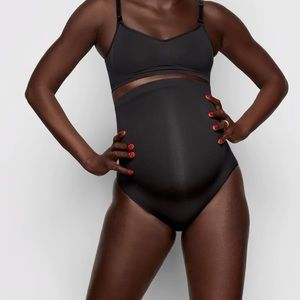 NEW SKIMS MATERNITY SCULPTING HIGH WAIST BRIEF, S/M, black